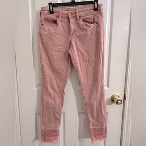 Women’s jeans. Universal Thread. Mauve color. Size 6